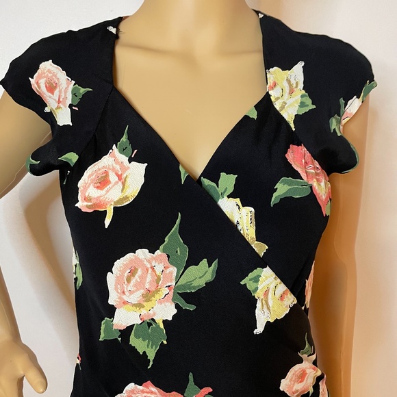 ❌ SOLD! Capped sleeve fitted twist v- neck midi - Picture 8 of 9